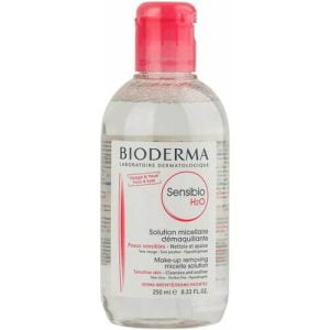 میسلار واتر پوست نرمال و خشک بایودرما | Bioderma ، یک عمل مضاعف دارد و بدون خشک شدن و تحریک اپیدرم، آرایش را به آرامی تمیز و پاک میکند.