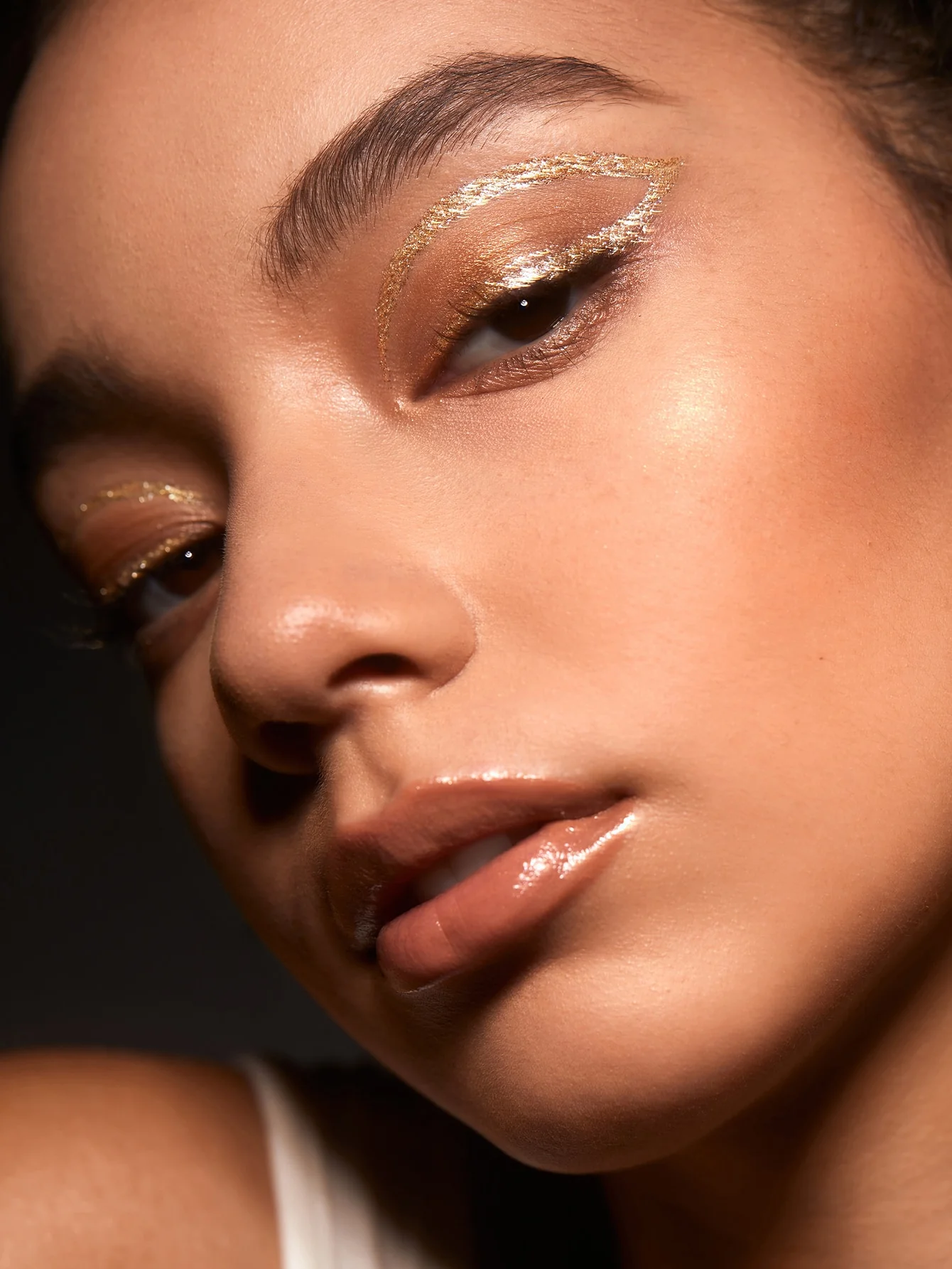 سایه و خط چشم گلیتر شیگلم مدل Insta Party رنگ Confetti 5 سایه و خط چشم گلیتر شیگلم مدل Insta Party رنگ Confetti - Image 5