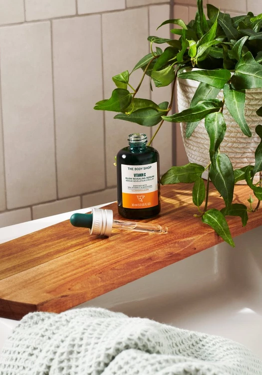 سرم روشن کننده و درخشان کننده ویتامین سی مناسب انواع پوست 6 سرم روشن کننده و درخشان کننده ویتامین سی مناسب انواع پوست - Image 6