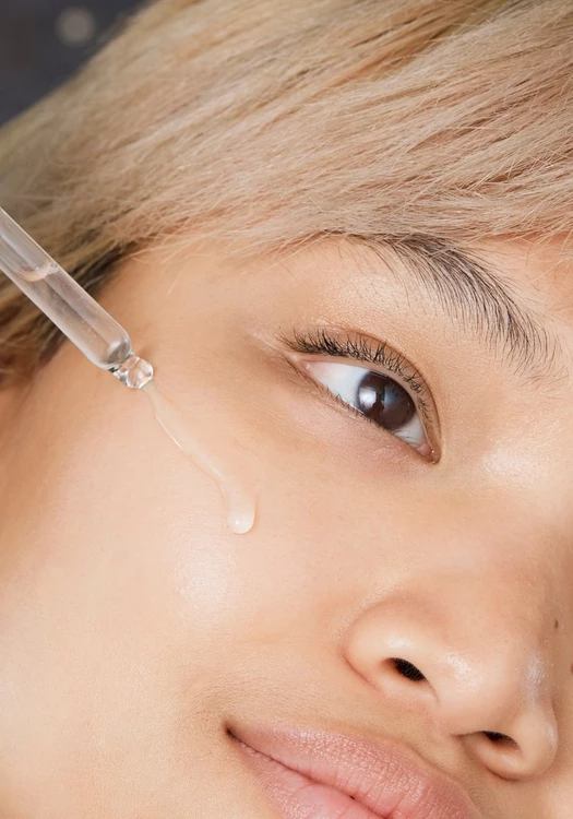 سرم روشن کننده و درخشان کننده ویتامین سی مناسب انواع پوست 5 سرم روشن کننده و درخشان کننده ویتامین سی مناسب انواع پوست - Image 5