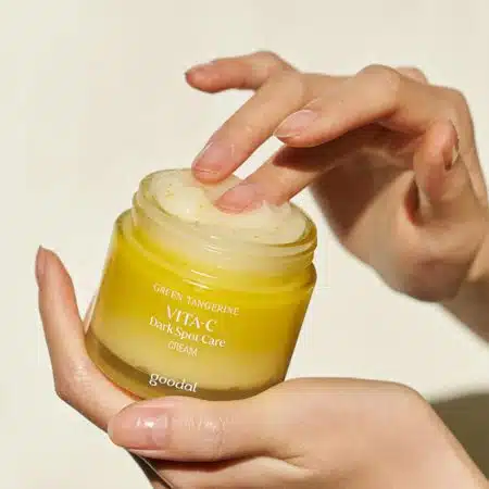 کرم ویتامین سی گودال ضد لک و روشن کننده 50 میلی لیتر 3 کرم ویتامین سی گودال ضد لک و روشن کننده 50 میلی لیتر - Image 3